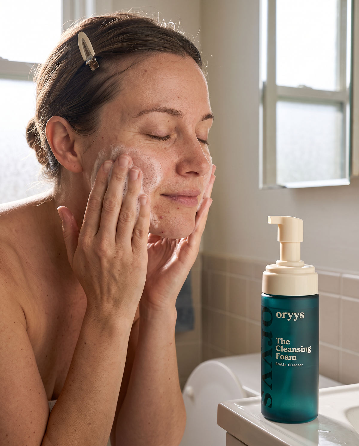 Washing the face with The Cleansing Foam